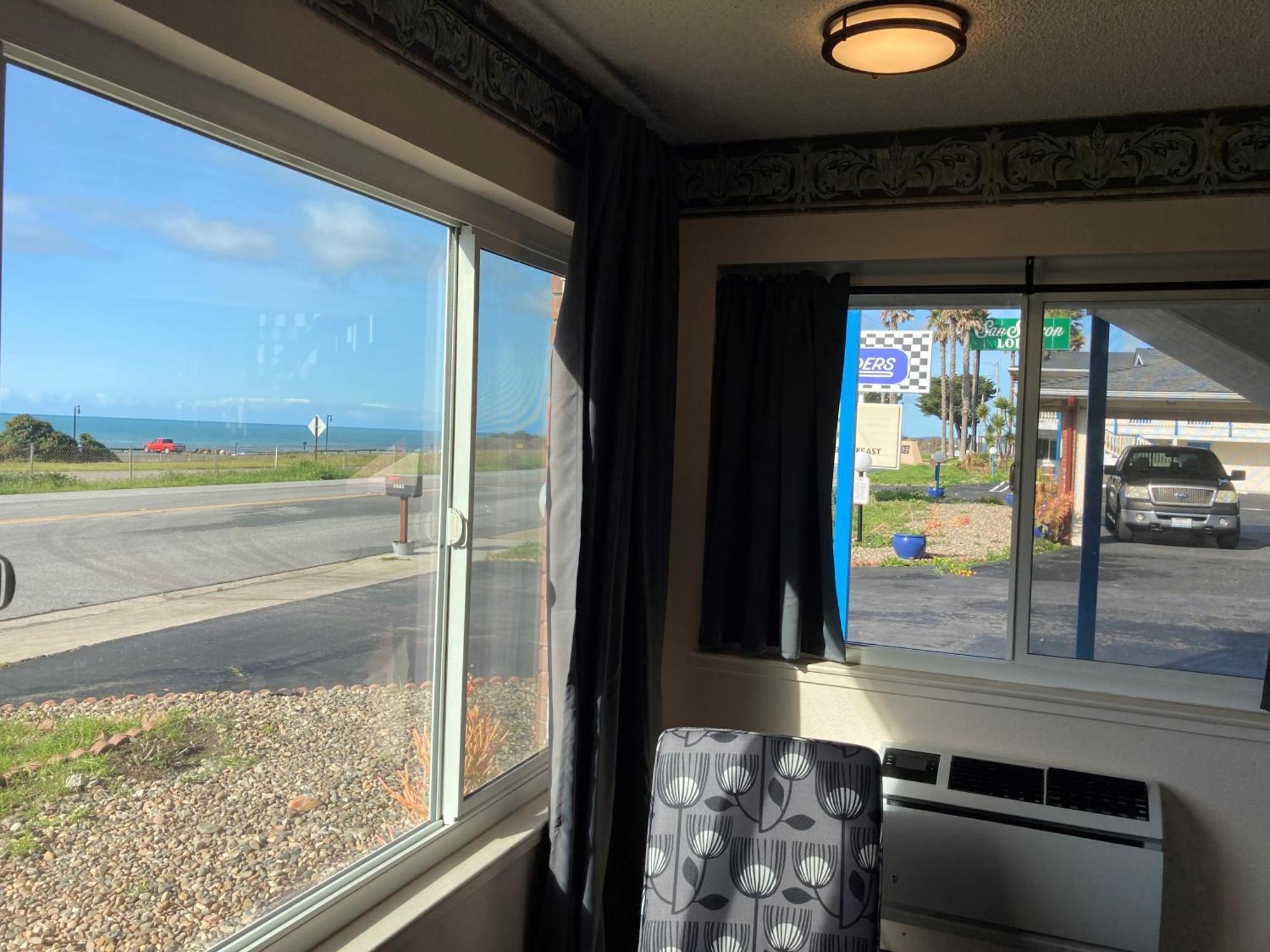 Coast Riders Inn سان سيموان الغرفة الصورة